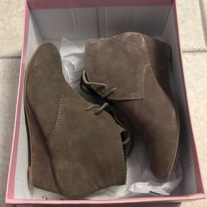 CROWN VINTAGE wedge booties
